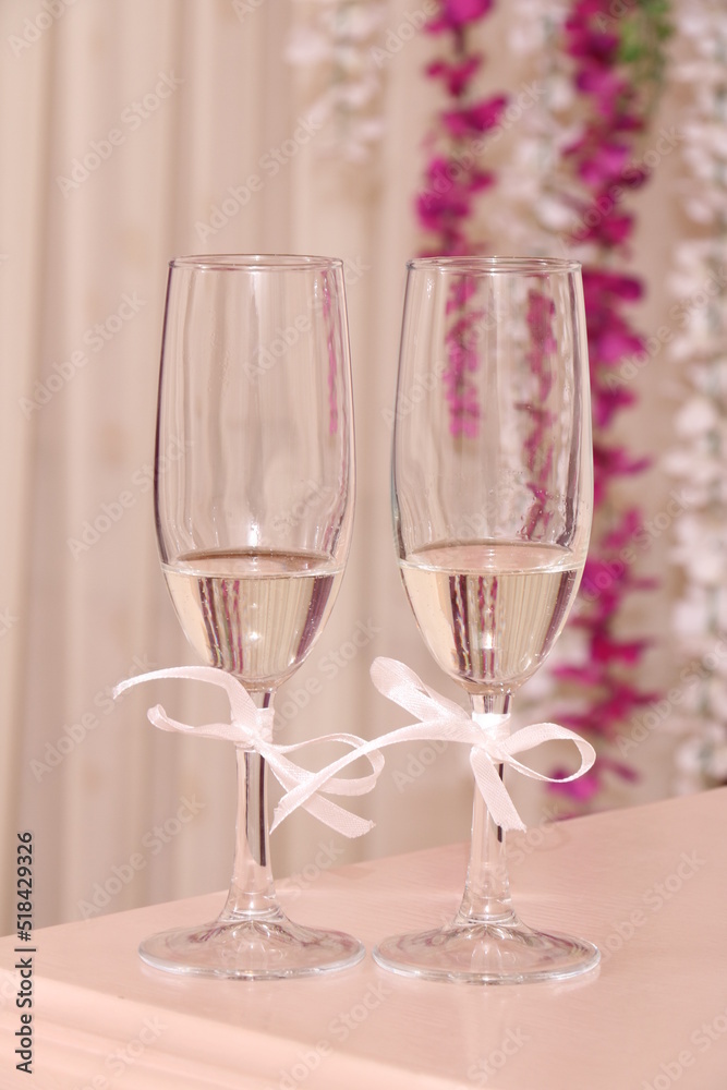 glasses of champagne glasses of champagne