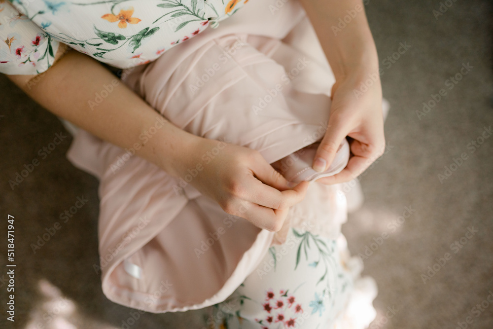 hands sewing