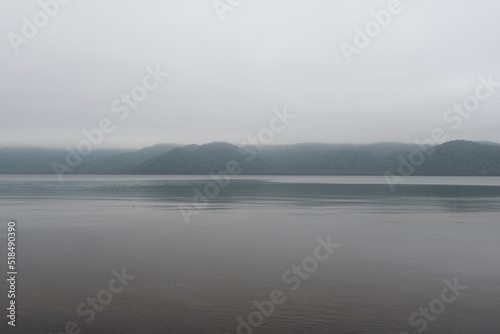 霧の屈斜路湖