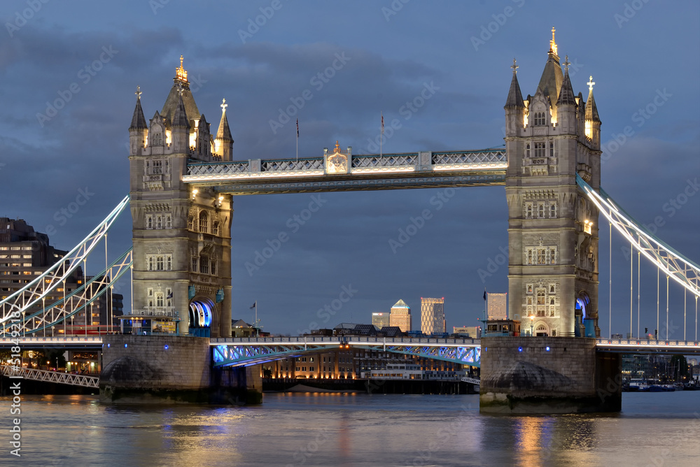 Tower Bridge in London (England).	 - obrazy, fototapety, plakaty 
