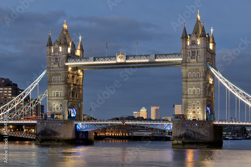 Tower Bridge in London (England). 