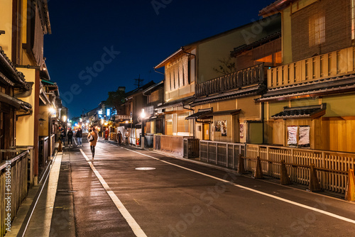 京都 夜の祇園 花見小路