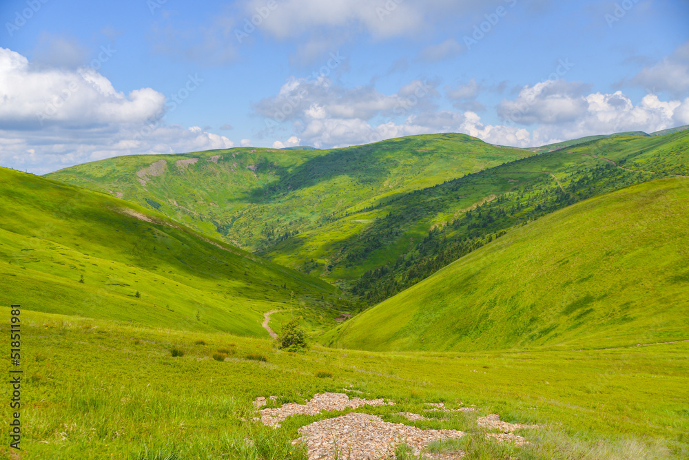 Naklejka premium landscape with mountains and sky
