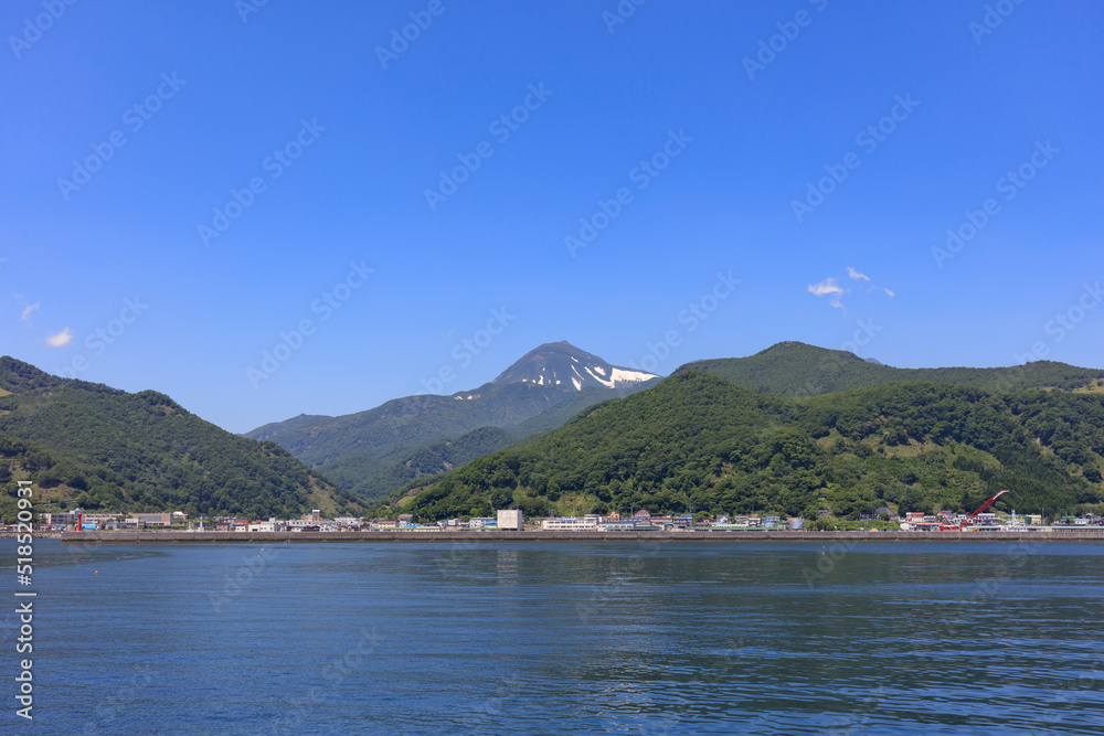 Rausu-dake and Rausu-cho seen from off the coast of Rausu Port Rausu-dake and Rausu-cho seen from off the coast of Rausu Port