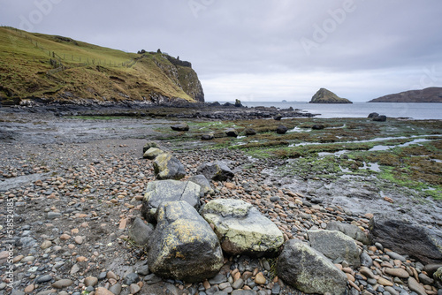 castillo de Duntulm,costa norte de Trotternish,  isla de Skye, Highlands, Escocia, Reino Unido photo