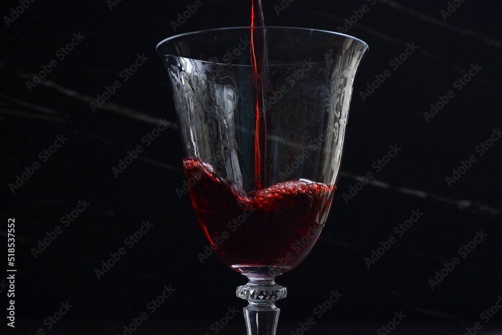 赤ワインのグラス