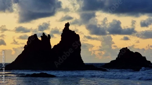 silueta de roques en la playa de Benijo, Santa Cruz de Tenerife