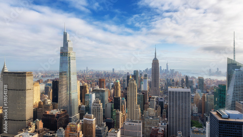 New York City skyline at sunset, roof top Manhattan urban skyscrapers. New York, USA. Panoramic image. © lucky-photo