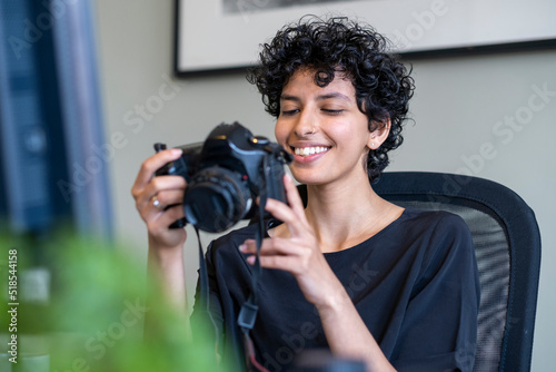 Young female photographer holding camera © Cultura Creative