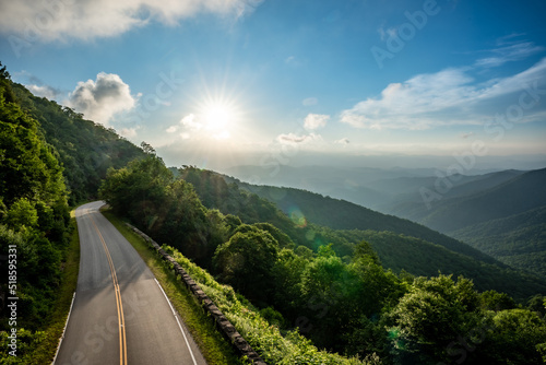 Tableau sur toile Sun rising early in the morning on the Blue ridge Parkway near Asheville, NC