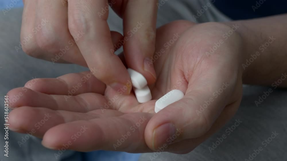 Three white pills for oral administration are poured into the arm. The use of placebo for the treatment of serious diseases. The doctor has prescribed a new experimental drug that should help. Three white pills for oral administration are poured into the arm. The use of placebo for the treatment of serious diseases. The doctor has prescribed a new experimental drug that should help.