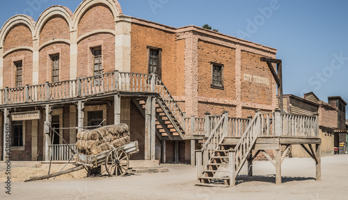 edificio del sheriff en un poblado del antiguo oeste photo