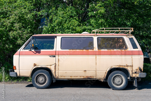 Konstfotografi an old vintage rusty minibus standing in the yard. hippie culture