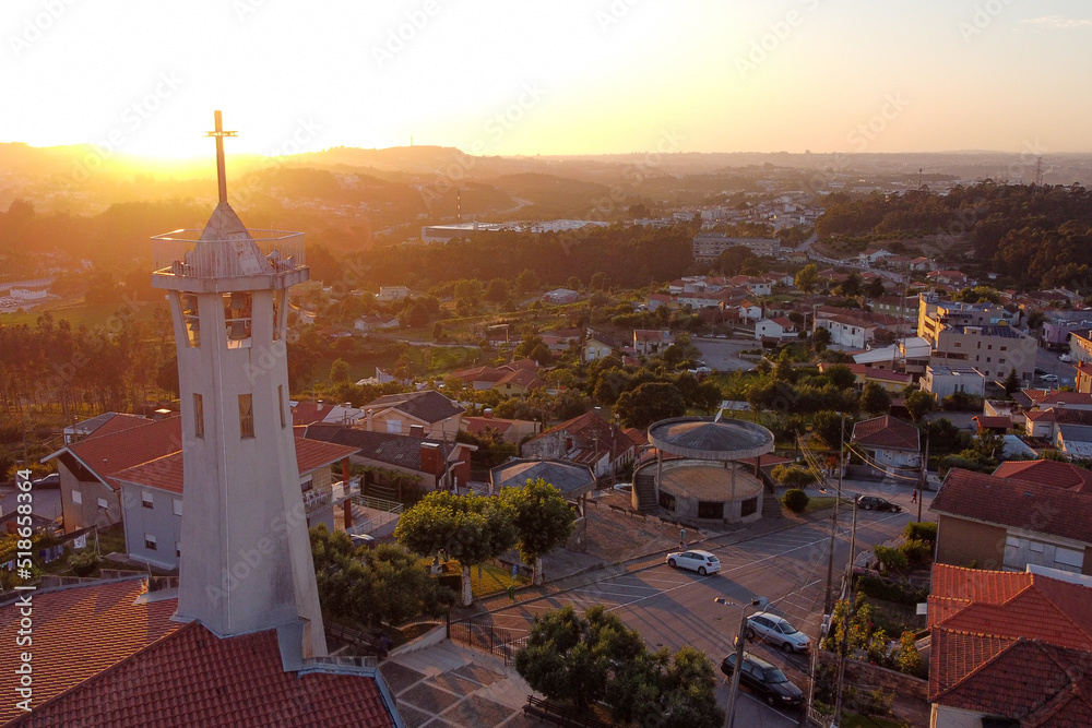 Vista aérea de drone sobre a Capela de Nossa Senhora dos Remédios em Seixo Alvo, Olival, Vila Nova de Gaia - Portugal