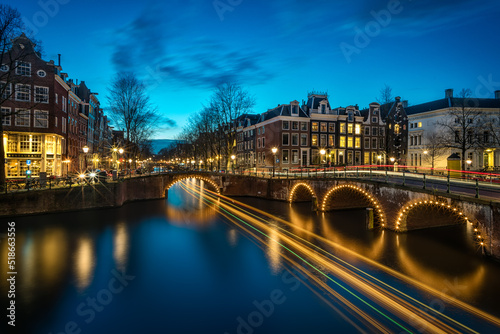 Fototapeta Naklejka Na Ścianę i Meble -  canal in Amsterdam at blue hour