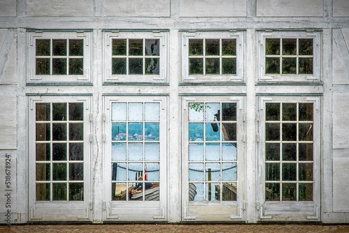 Foto Closeup shot of the Frederiksborg Castle boathouse doors, Hillerod, Denmark
