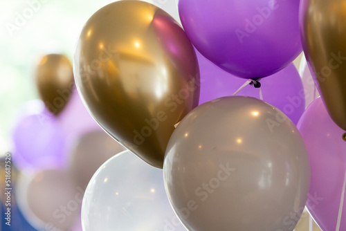 Bunte Luftballons als Deko bei einer Party photo