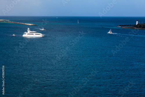 Boats in the ocean, Nassau, Bahamas © JUAN