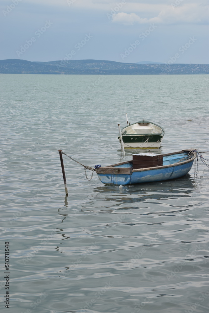 Obraz premium boat on the lake