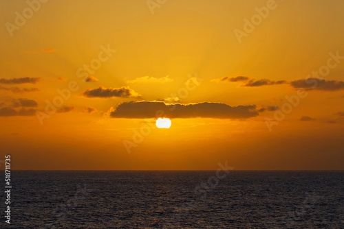 Sonnenaufgang überm Meer © Peter