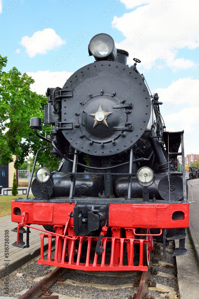 Naklejka premium photo on the big wheels of an old train