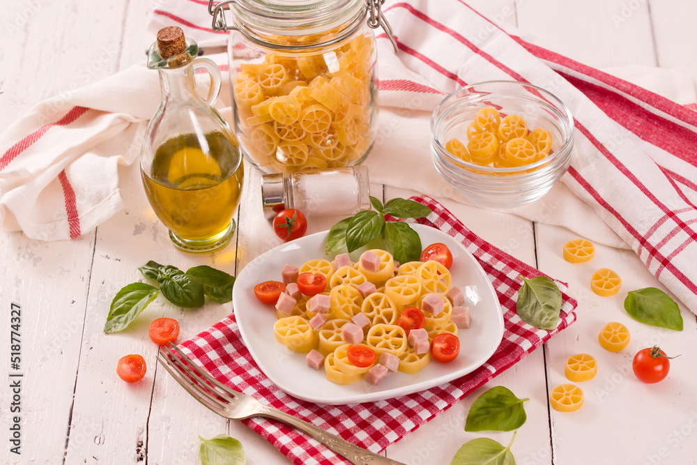Ruote pasta with tomato and ham.