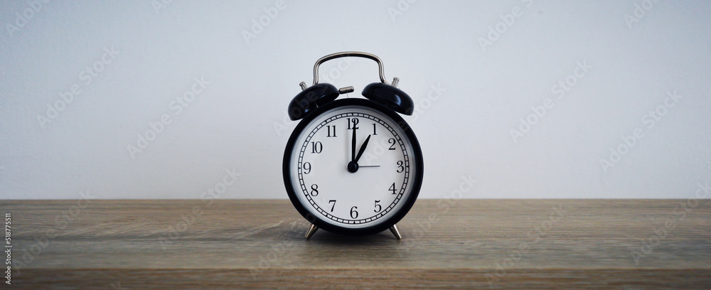 Analog alarm clock pointing at hours, minutes, seconds to display time - Photo of digital timer for website, deadline, illustration, banner, meeting - 1 am 1 pm 1am 1pm 13 h 13h Analog alarm clock pointing at hours, minutes, seconds to display time - Photo of digital timer for website, deadline, illustration, banner, meeting - 1 am 1 pm 1am 1pm 13 h 13h