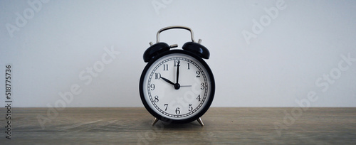 Analog alarm clock pointing at hours, minutes, seconds to display time - Photo of digital timer for website, deadline, illustration, banner, meeting - 10 am 10 pm 10am 10pm 22h 22