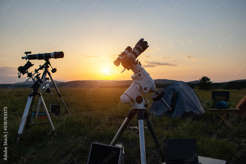 Astronomical telescope and camera equipment for capturing, observing