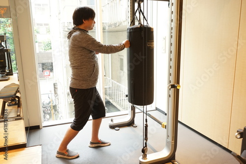 Overweight Fitness Man Boxing at Gym, Fat fitness men exercising at fitness gym. Man diet lifestyle concept to reduce belly - 運動をする男性 ボクササイズ	 photo