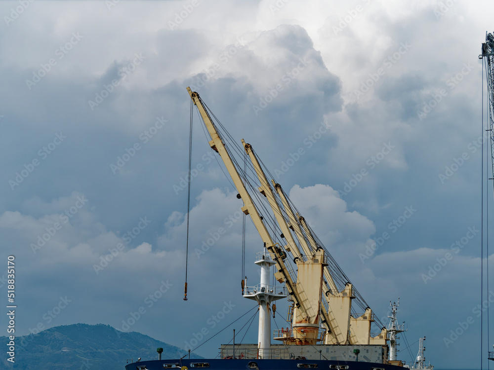 Sea transportation of grain. Bulk carrier Sea transportation of grain. Bulk carrier