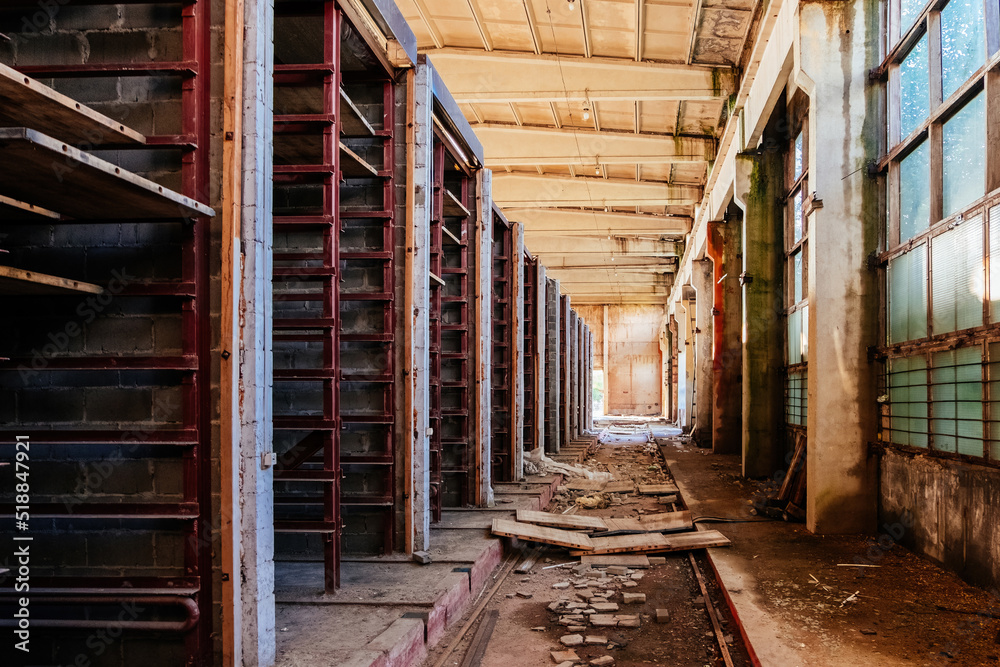 Obraz premium Old abandoned ruined brick factory