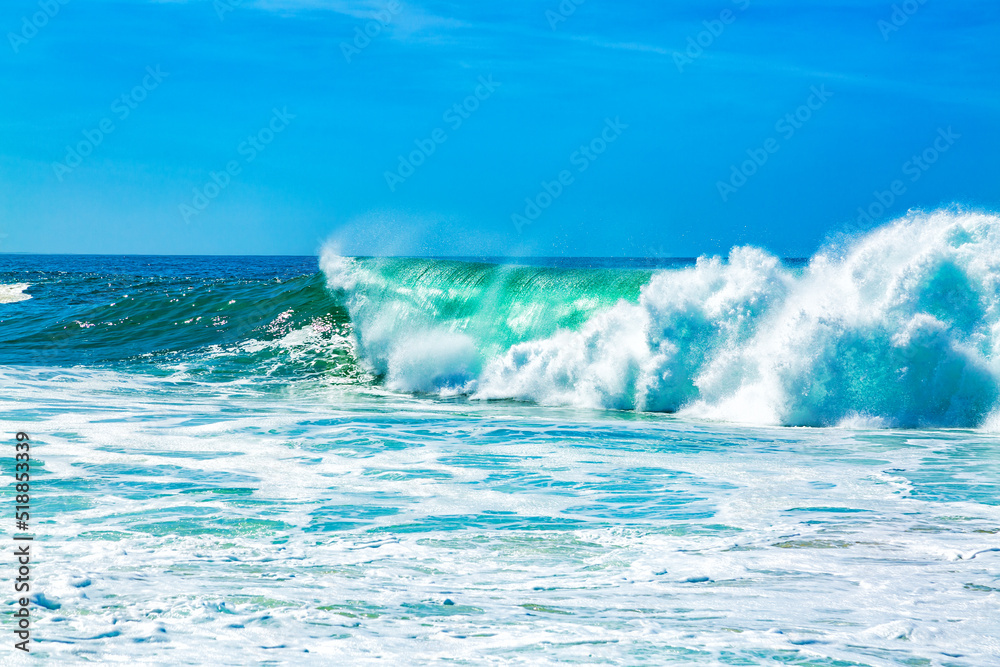 Obraz premium Big blue ocean waves with white foam