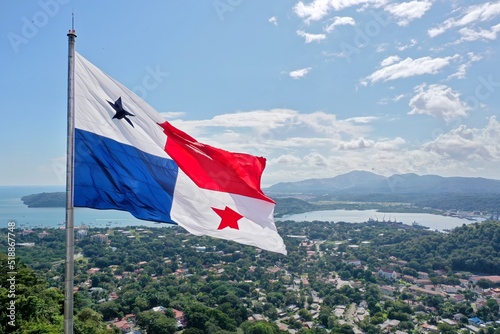 Bandera de Panamá y Canal Interoceanico de Fondo