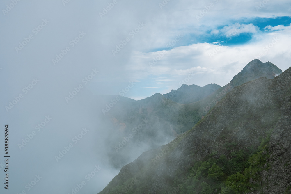 雲が湧く山 雲が湧く山