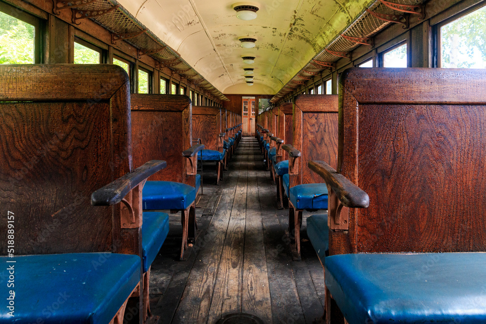 Fototapeta premium 北海道夕張市、南大夕張駅跡に保存されている三菱大夕張鉄道車内【7月】