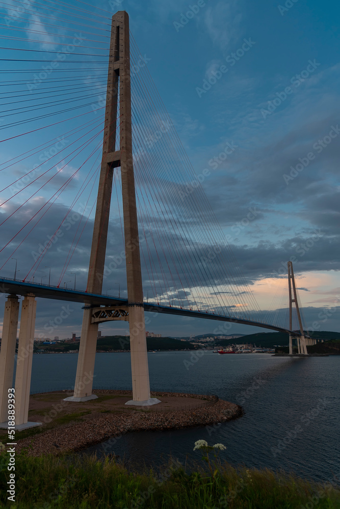 Obraz premium Russian bridge across the Eastern Bosphorus Strait in Vladivostok