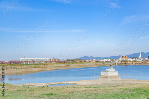 大阪府狭山池公園の春の風景