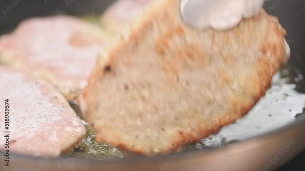 Cooking of sliced pork loin in a frying pan.
