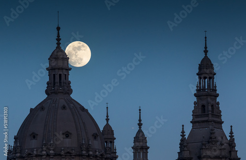 Super Luna en el Skyline de Barcelona