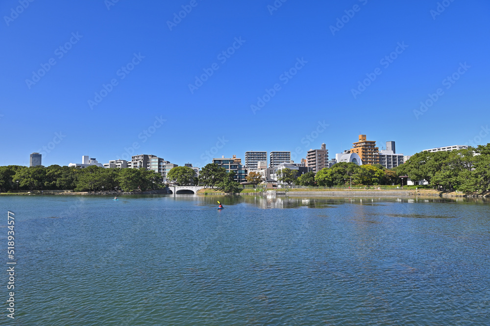 大濠公園「観月橋から望む大濠池」 大濠公園「観月橋から望む大濠池」