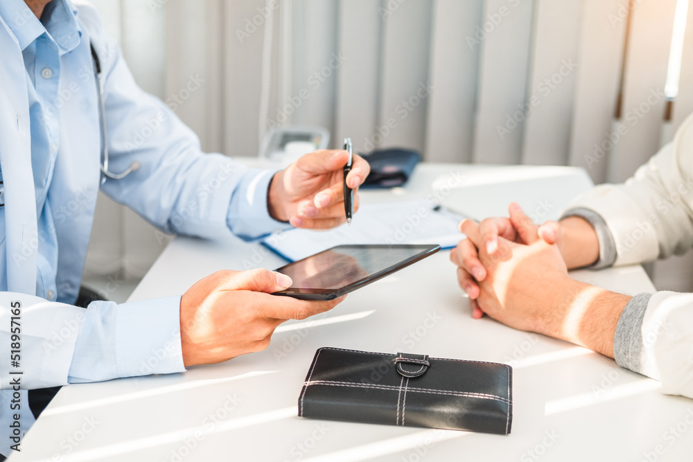 Doctors and patients sit and talk to the patient about medication in the hospital.