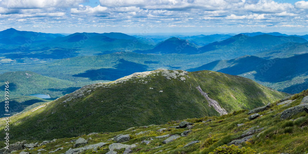 Naklejka premium Panoramic view from the top of Algonquin Peak in Adirondack mountains