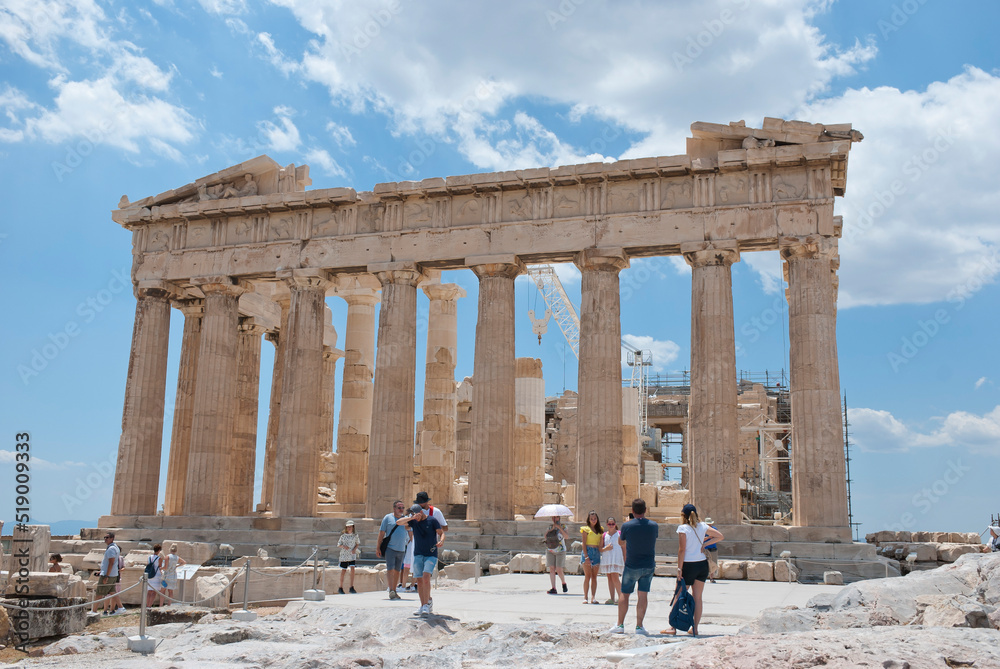 Obraz premium Athens, Greece / July 2022: The archaeological site of the Acropolis of Athens. The Parthenon