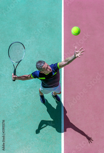 TENNIS PLAYER SERVING IN TENNIS MATCH. OVERHEAD VIEW. ONLINE SPORT BETS IN BETTING SHOPS. TOP VIEW. © Rafa Jodar