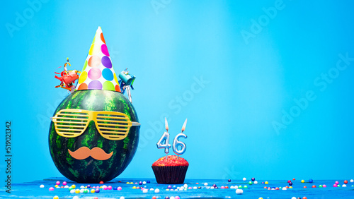 Photography Creative happy birthday greeting with muffin festive garlands decoration