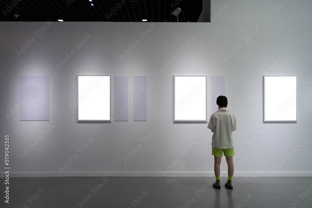 girl in gallery girl in gallery
