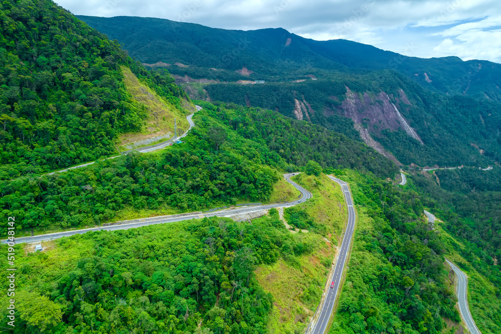Khanh Le Pass seen from above is beautiful and majestic. This is the most beautiful and dangerous pass connecting Nha Trang and Da Lat of Vietnam