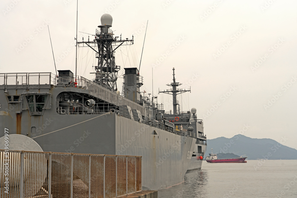 Naklejka premium 艦船と赤い船