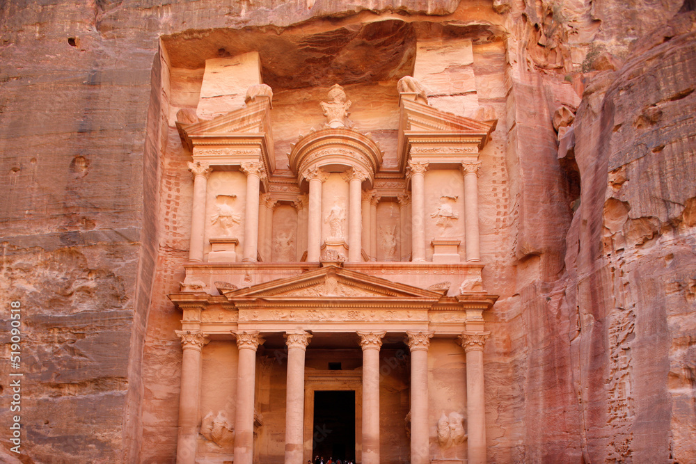 Petra archaeological site : the Treasury (Al Khazneh)